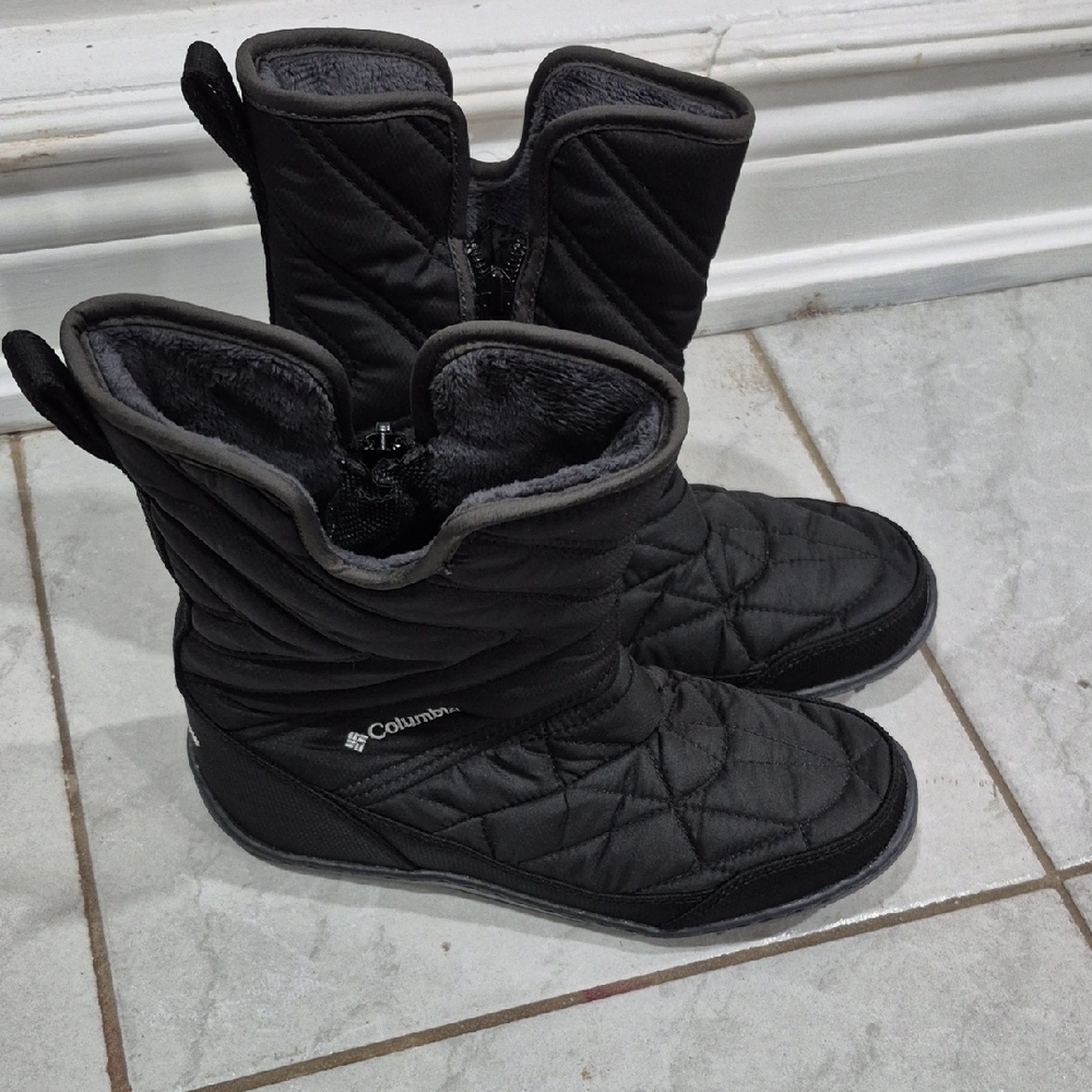Columbia Women's Black Quilted Winter Boots